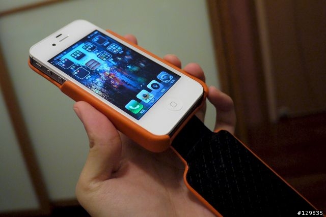 來自布宜諾斯艾利斯頂級皮套 - Vaja iVolution Top SP for iPhone 4/4S