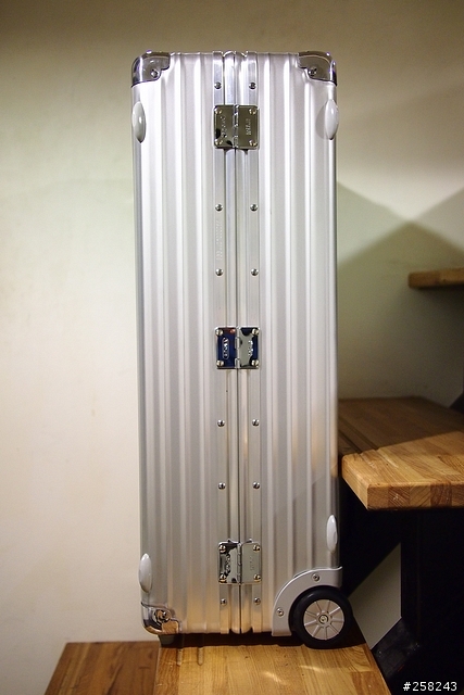 【西西分享】RIMOWA x MMJ全球唯一聯名旅行箱976.70 ClassicFlight