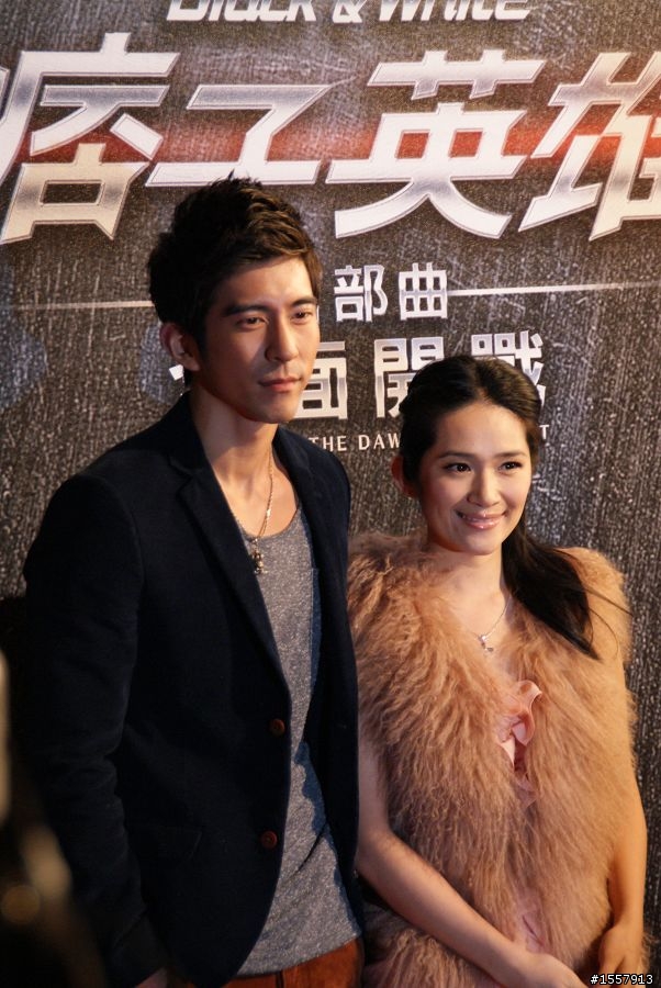 【SUV特技表演 圖多多!】參加痞子英雄首映會，看到趙又廷的英雄車！