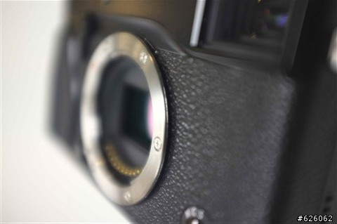 "照片洩漏" FUJI-FILM X 可換式鏡頭相機.....