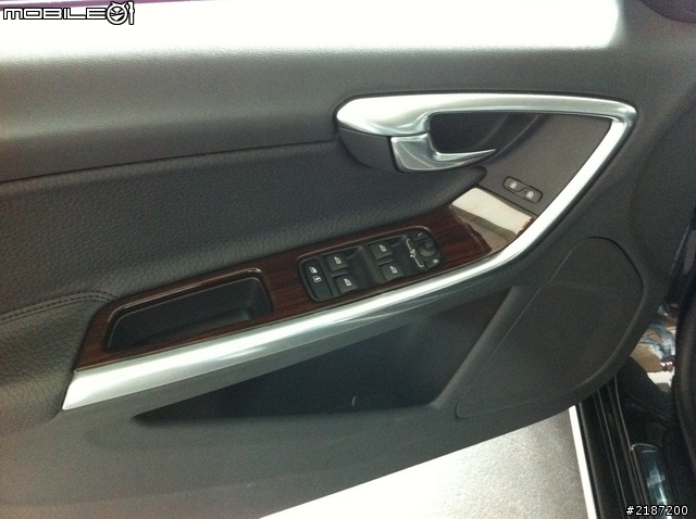 [賞車文]年前試車之VOLVO V60 T5 R DESIGN真的好迷人!!!