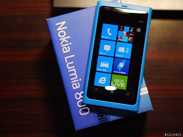 分享喜悅 ^^ 小弟Lumia 800 香噴噴開箱文
