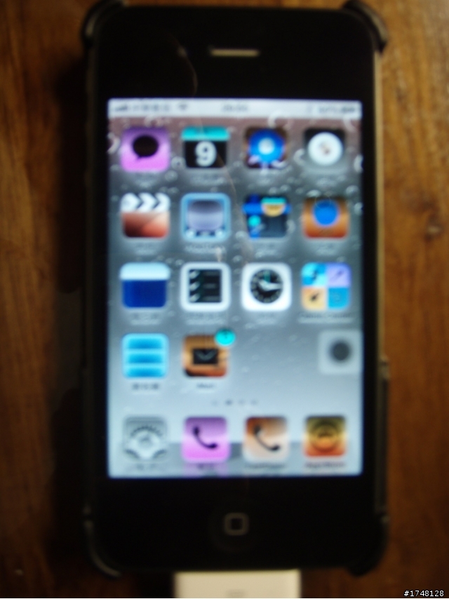 我的 iPhone4s 紅了,我的臉都綠了!!