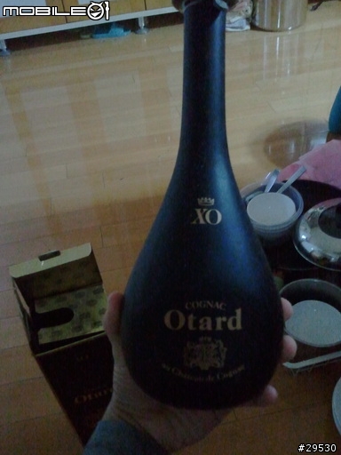 請問這兩瓶20年以上的老酒價值多少
