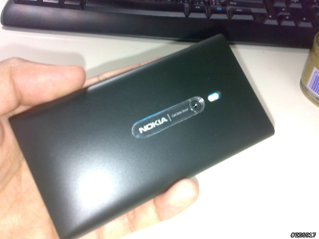 LUMIA 800 黑色原廠果凍套入手