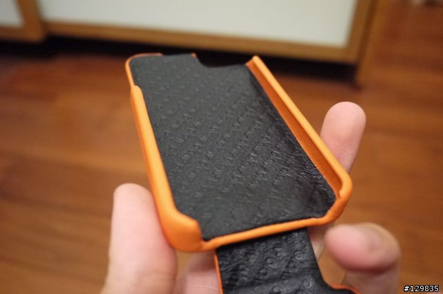 來自布宜諾斯艾利斯頂級皮套 - Vaja iVolution Top SP for iPhone 4/4S