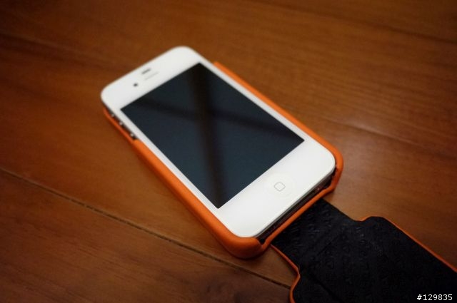 來自布宜諾斯艾利斯頂級皮套 - Vaja iVolution Top SP for iPhone 4/4S