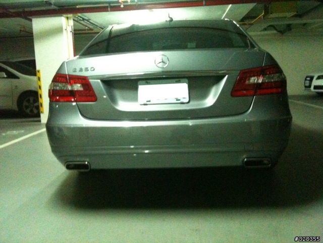 W212 E250 2012 Model 開箱,用 iPhone 3GS 照的,抱歉,畫質很差,改天再用 D90 補拍