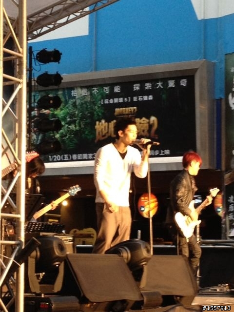 【SUV特技表演 圖多多!】參加痞子英雄首映會，看到趙又廷的英雄車！