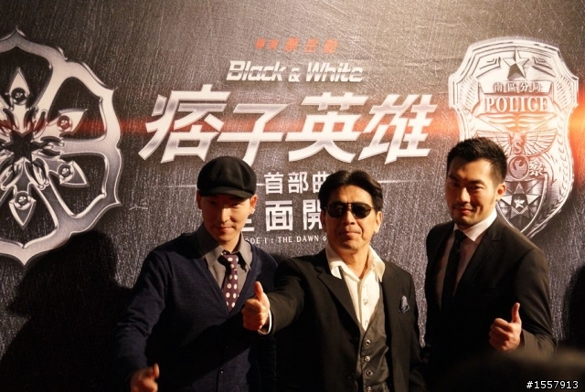 【SUV特技表演 圖多多!】參加痞子英雄首映會，看到趙又廷的英雄車！