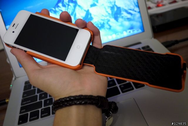 來自布宜諾斯艾利斯頂級皮套 - Vaja iVolution Top SP for iPhone 4/4S