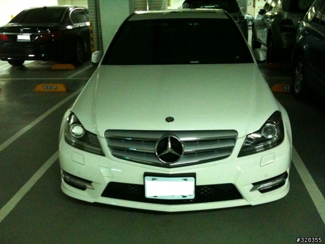 W212 E250 2012 Model 開箱,用 iPhone 3GS 照的,抱歉,畫質很差,改天再用 D90 補拍
