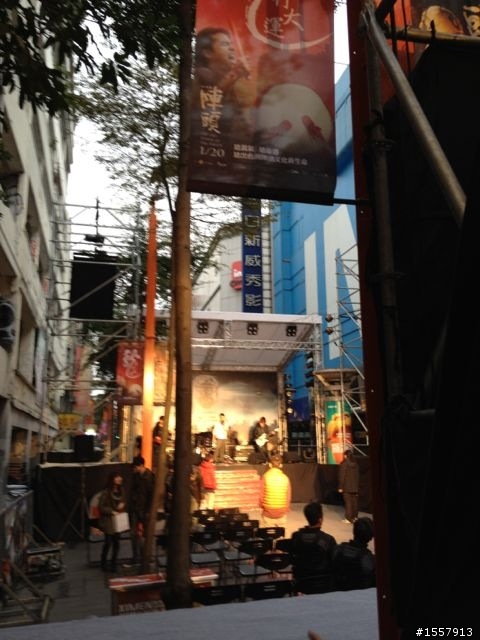 【SUV特技表演 圖多多!】參加痞子英雄首映會，看到趙又廷的英雄車！