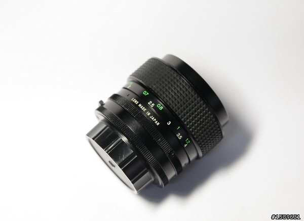 請教老手~VIVITAR 35/2.8 這兩顆M42的不同處