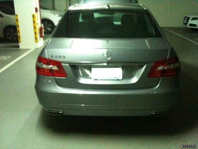 W212 E250 2012 Model 開箱,用 iPhone 3GS 照的,抱歉,畫質很差,改天再用 D90 補拍