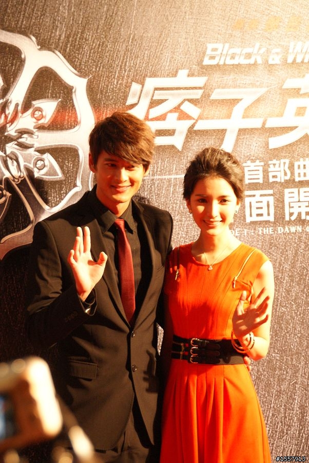 【SUV特技表演 圖多多!】參加痞子英雄首映會，看到趙又廷的英雄車！