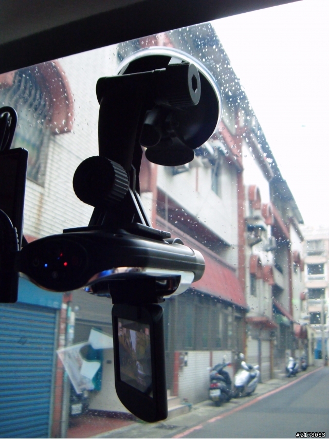 【開箱】HOLUX  GVR-200行車記錄器 (720P)