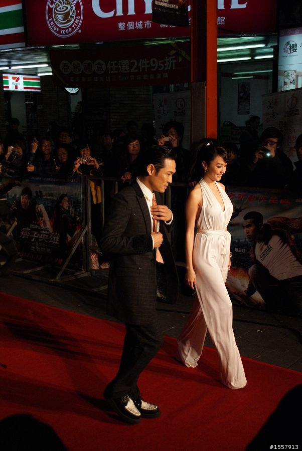 【SUV特技表演 圖多多!】參加痞子英雄首映會，看到趙又廷的英雄車！