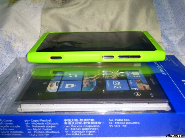 (簡單分享)Nokia Lumia 800  "綠色" 原廠矽膠保護套