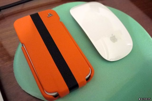 來自布宜諾斯艾利斯頂級皮套 - Vaja iVolution Top SP for iPhone 4/4S