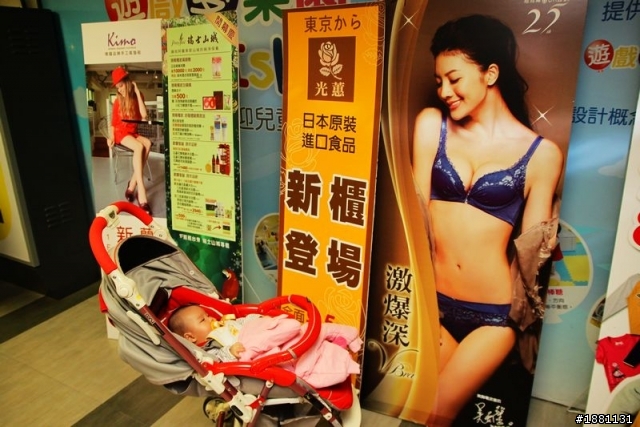 推著嬰兒車去街拍!!