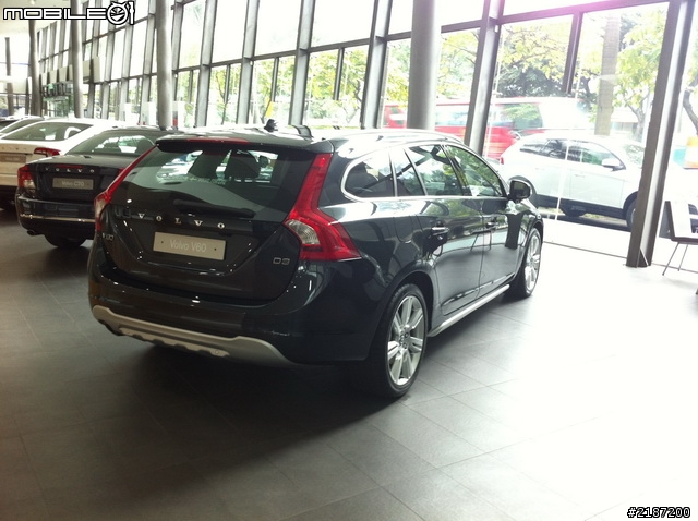 [賞車文]年前試車之VOLVO V60 T5 R DESIGN真的好迷人!!!