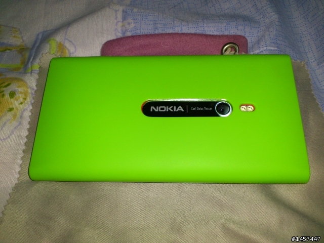(簡單分享)Nokia Lumia 800  "綠色" 原廠矽膠保護套