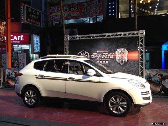 【SUV特技表演 圖多多!】參加痞子英雄首映會，看到趙又廷的英雄車！