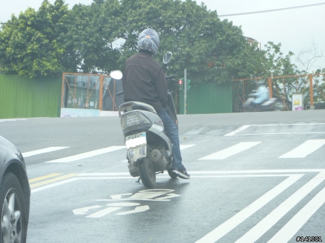 這種姿勢暫停車，是何用意?
