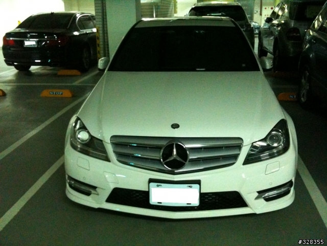 W212 E250 2012 Model 開箱,用 iPhone 3GS 照的,抱歉,畫質很差,改天再用 D90 補拍