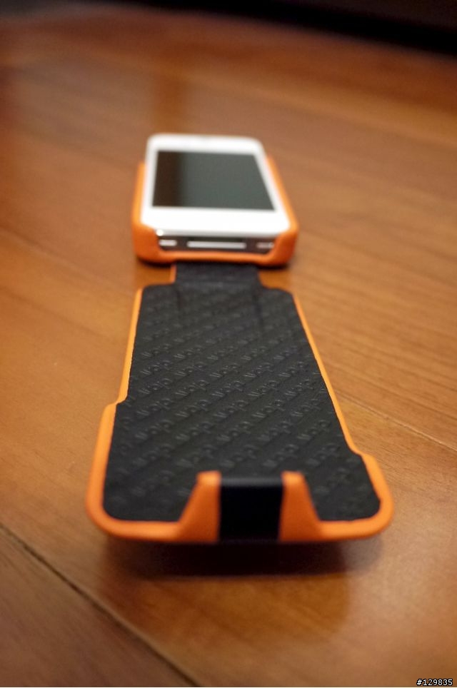 來自布宜諾斯艾利斯頂級皮套 - Vaja iVolution Top SP for iPhone 4/4S