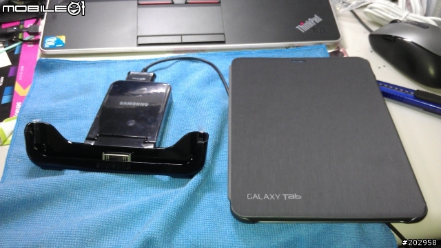 [開箱]Samsung Galaxy Tab 7.7專用Desktop Dock+BookCover