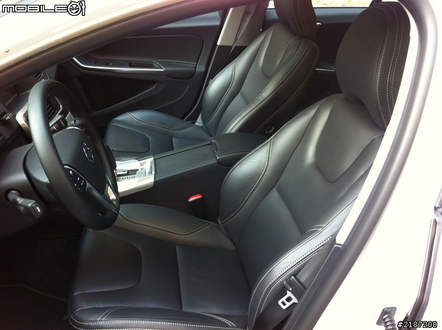 [賞車文]年前試車之VOLVO V60 T5 R DESIGN真的好迷人!!!