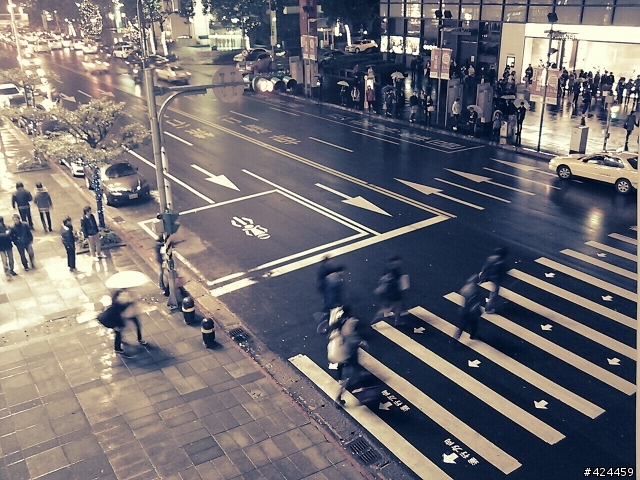 手機夜拍.. Htc HD2 @ 信義