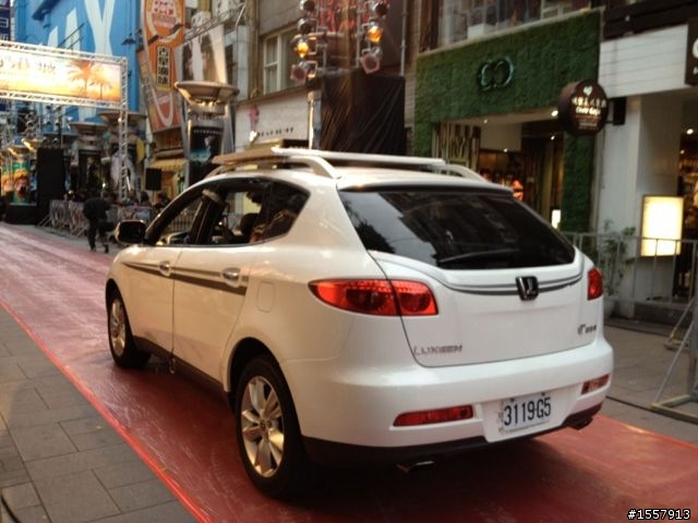 【SUV特技表演 圖多多!】參加痞子英雄首映會，看到趙又廷的英雄車！