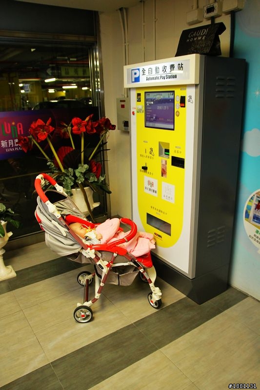 推著嬰兒車去街拍!!