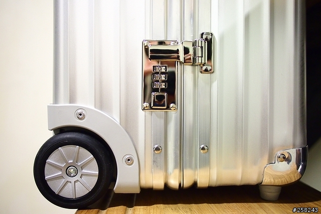 【西西分享】RIMOWA x MMJ全球唯一聯名旅行箱976.70 ClassicFlight