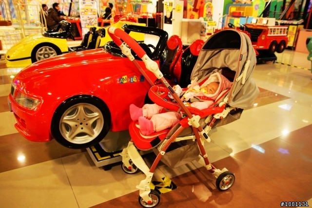 推著嬰兒車去街拍!!