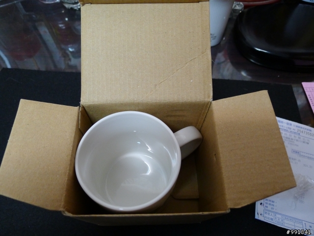 點廣告贈送的01馬克杯~~開箱囉