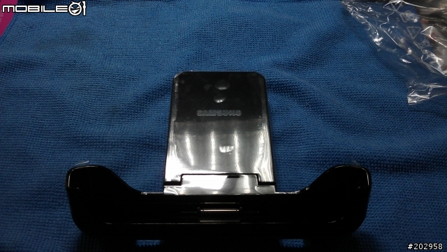 [開箱]Samsung Galaxy Tab 7.7專用Desktop Dock+BookCover