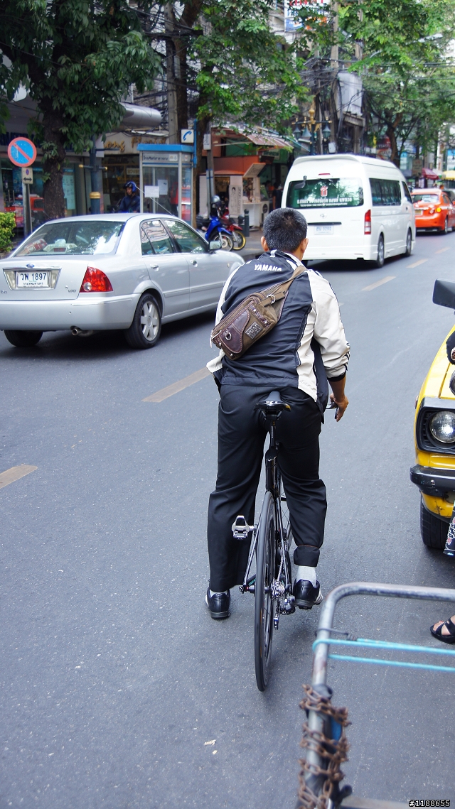 (泰國街拍)trek計時車
