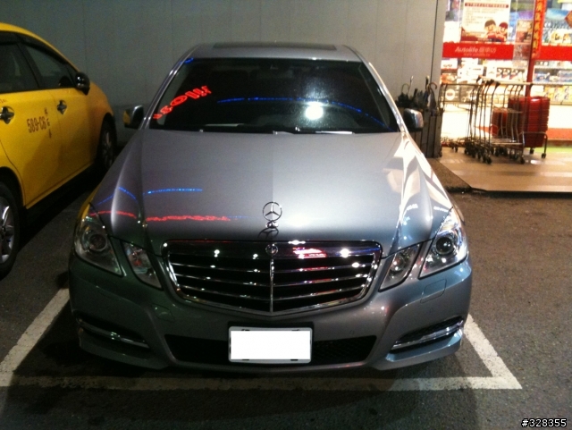 W212 E250 2012 Model 開箱,用 iPhone 3GS 照的,抱歉,畫質很差,改天再用 D90 補拍