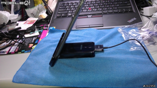 [開箱]Samsung Galaxy Tab 7.7專用Desktop Dock+BookCover