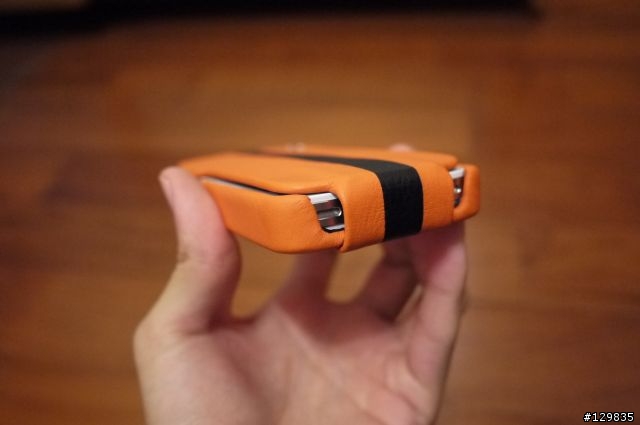 來自布宜諾斯艾利斯頂級皮套 - Vaja iVolution Top SP for iPhone 4/4S