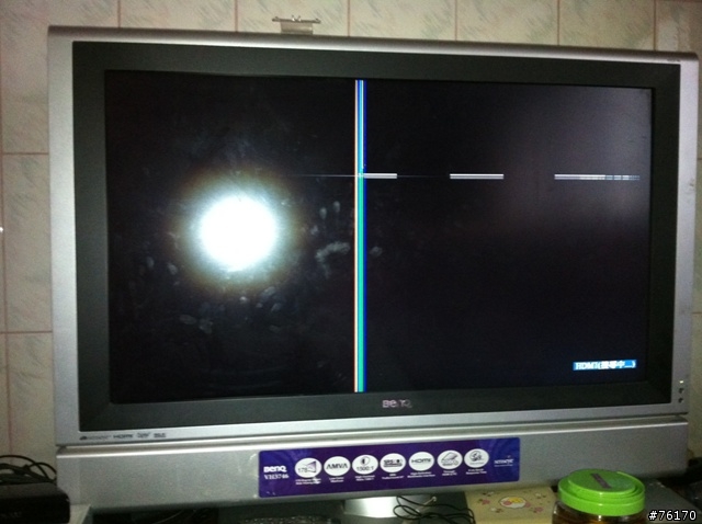 請問電視螢幕上的條紋是什麼原因