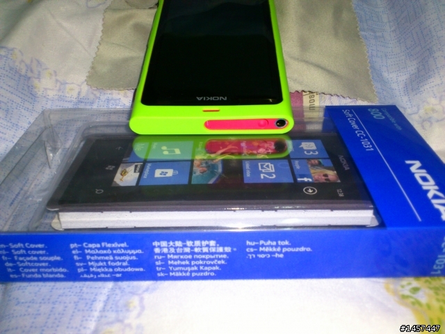 (簡單分享)Nokia Lumia 800  "綠色" 原廠矽膠保護套