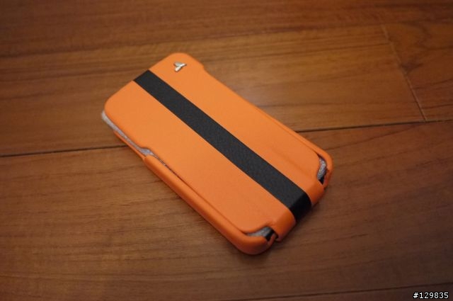 來自布宜諾斯艾利斯頂級皮套 - Vaja iVolution Top SP for iPhone 4/4S