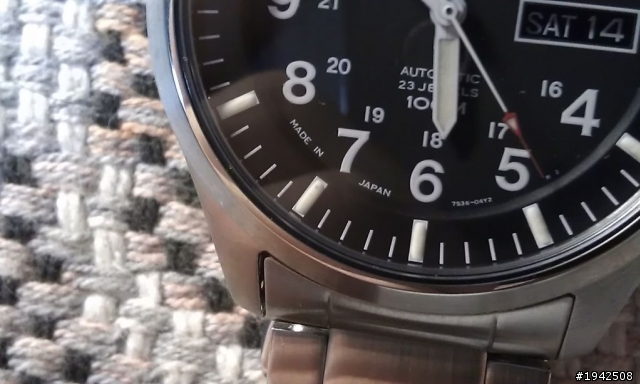 新買SEIKO錶 螢光條上有一個黑點?