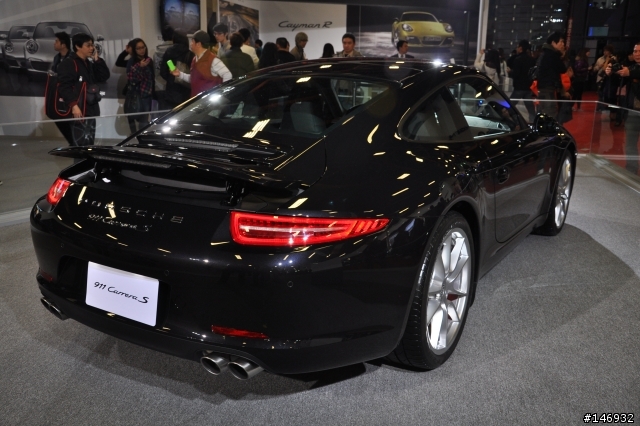 今天坐進去新的 911