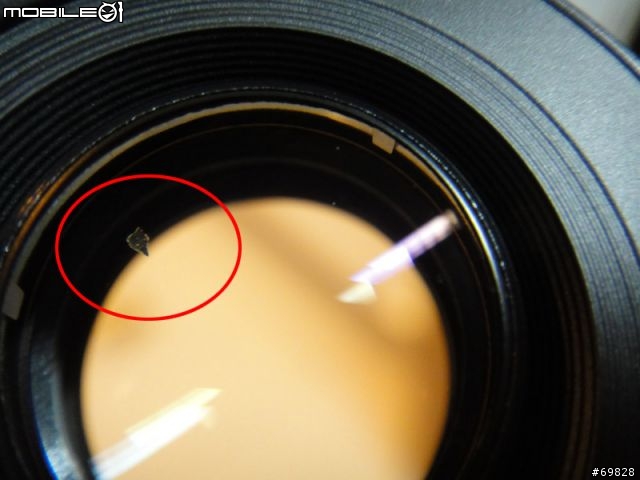 [問題] Canon EF 50mm F 1.8II 鏡內鏡片破損(新品)？